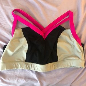Torrid sz 3 black/pink/gray sports bra